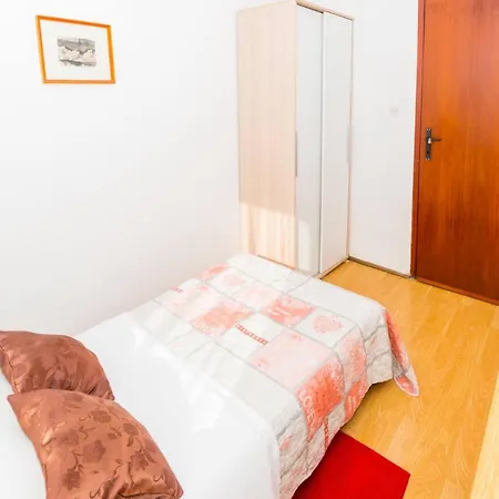 Apartmán With Parking Space - 27705 Pula