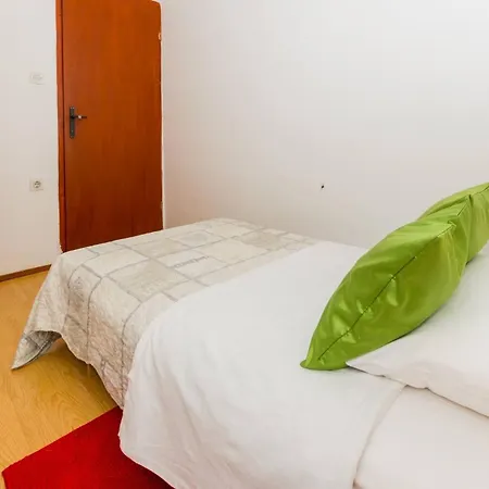 With Parking Space - 27705 Pula